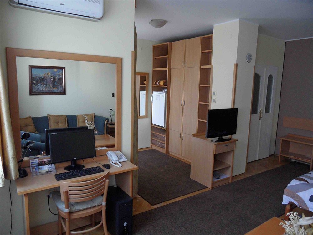 Voyager Bed & Breakfast Novi Sad Exterior photo