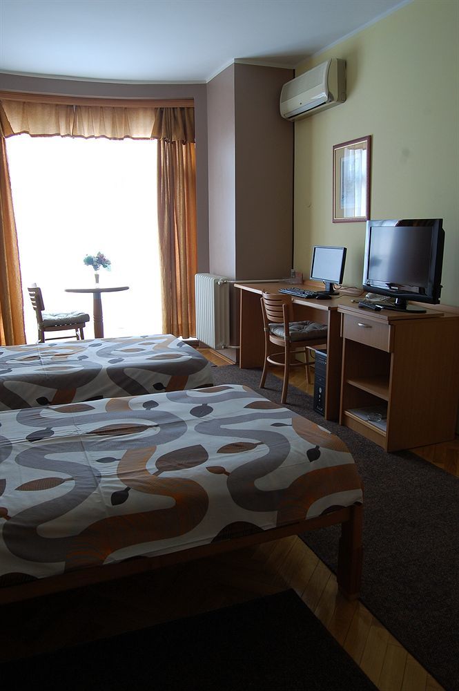 Voyager Bed & Breakfast Novi Sad Exterior photo