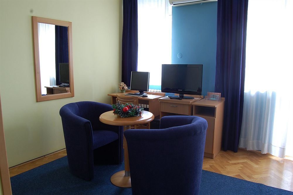 Voyager Bed & Breakfast Novi Sad Exterior photo