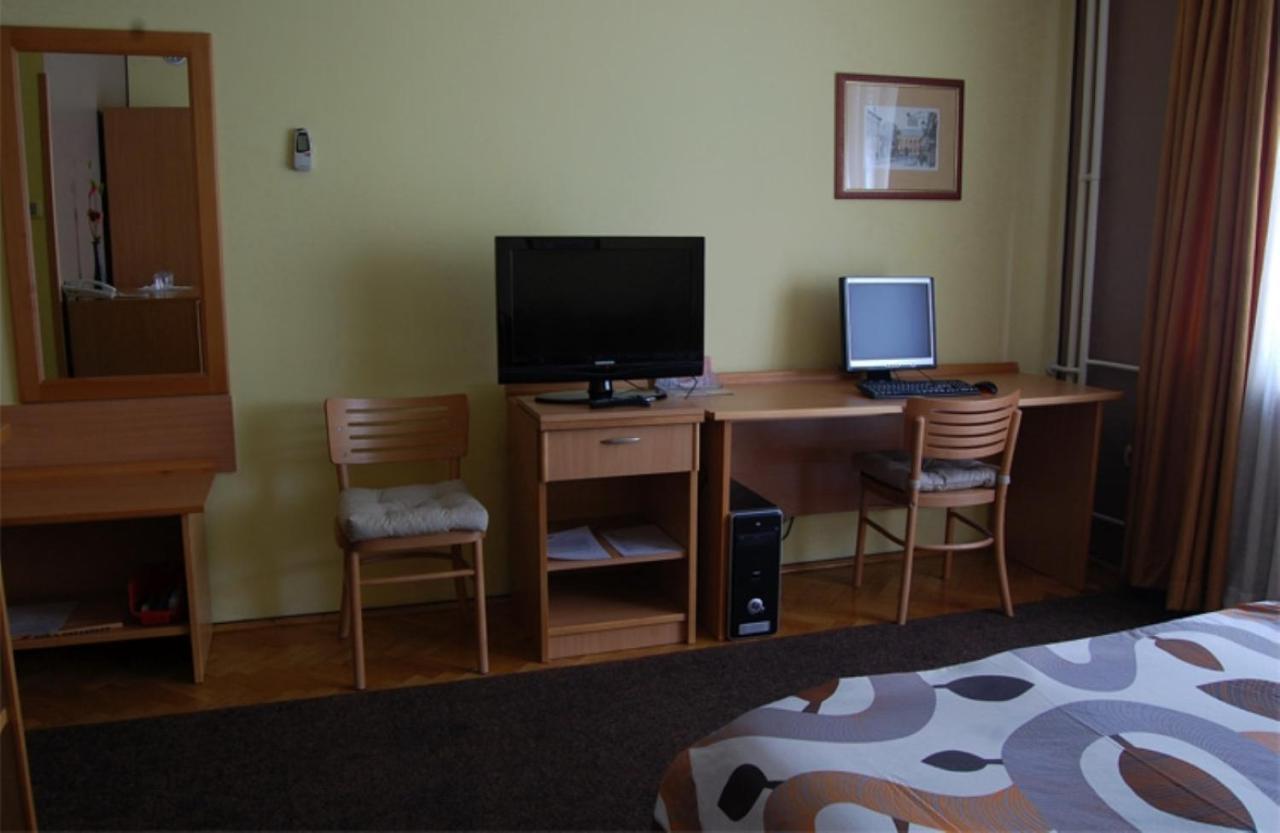 Voyager Bed & Breakfast Novi Sad Exterior photo