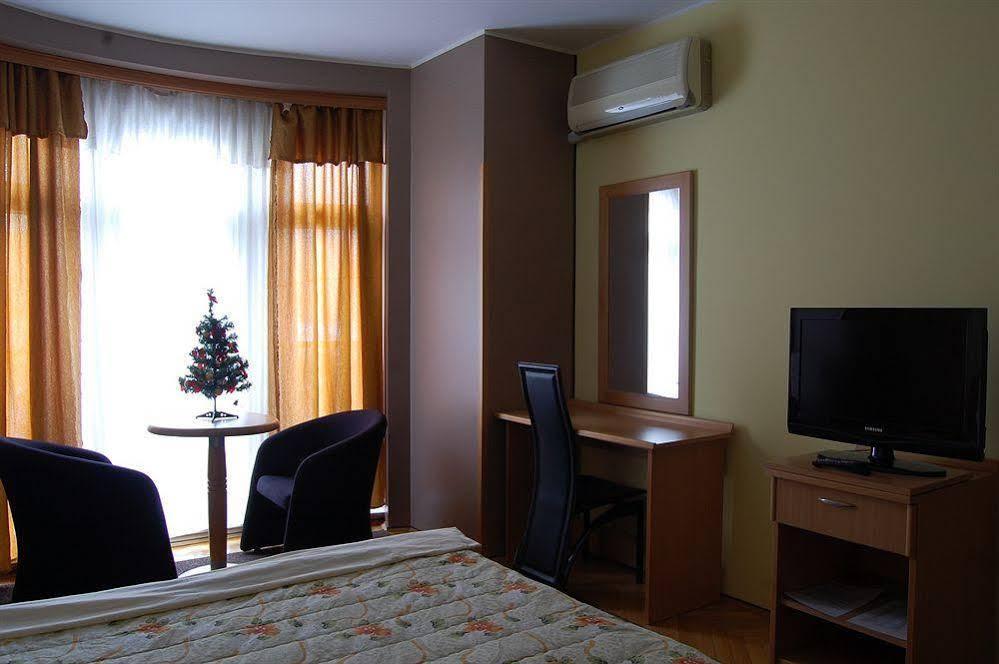 Voyager Bed & Breakfast Novi Sad Exterior photo